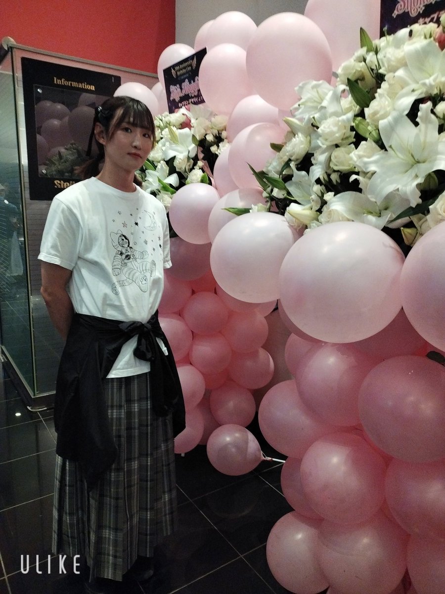 hmrn345's tweet photo. 久々の参戦ありがとうございました😇😇
今日も相変わらず大泣きでした(笑)
打ち上げも参加( ´∀｀)🍻

#しょこたん20周年 https://t.co/5g12ZE1p3Y