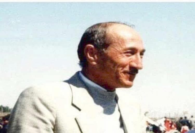 gelo_isa's tweet photo. 18 sal di ser koça te re heval...
2008 roja xatir xwestina te bû...
Li pişî 52 sal ji têkoşîna ji bo doza gelê Kurd te oxira kir, rêhevalên te wê domdar bin di şopa te de, ta malê gelê Kurd di Rojavayê Kurdistanê de bê çespandin.
Bira giyanê te aram be şêxê min Şêx Baqî https://t.co/BruJqEeO5G