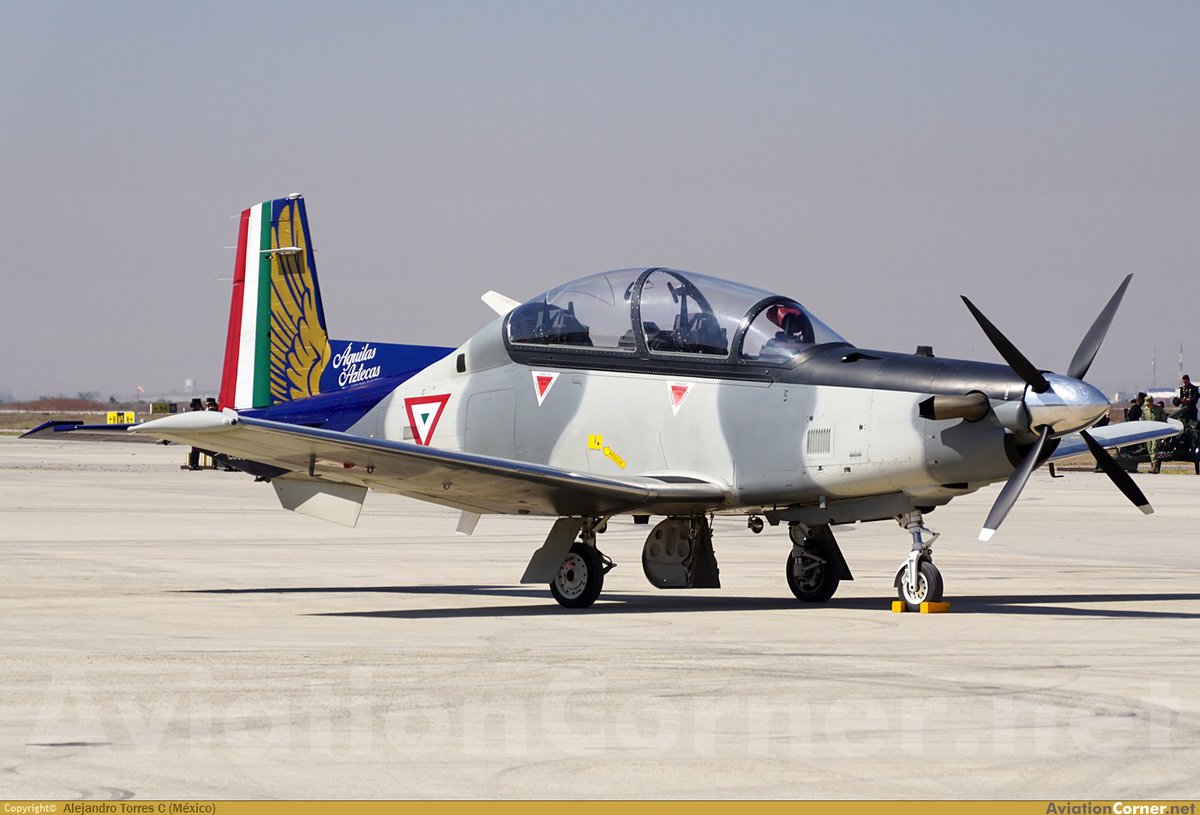 AlekzTC's tweet image. AviationCorner.net - Fotografía aeronáutica - Hawker Beechcraft T-6C Texan II aviationcorner.net/show_photo.asp… a través de @aviationcorner #FuerzaAéreaMx #AvGeek #aviationphotography #EscuadrillaAcrobática #ÁguilasAztecas