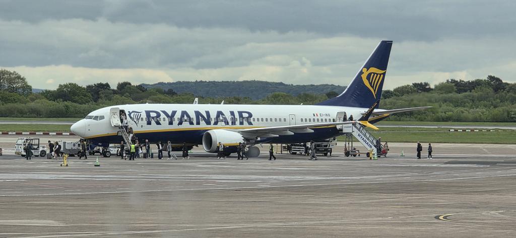 FlyingMyles's tweet photo. Off on a little trip to Greece, through security in only 8 minutes! I mean you can't beat that! @manairport https://t.co/njCJCob9LI