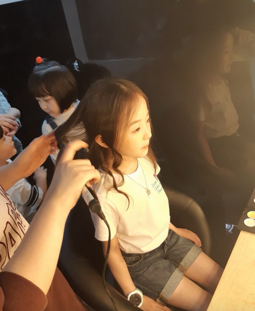 시리 tweet media