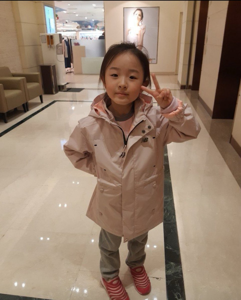 시리 tweet media