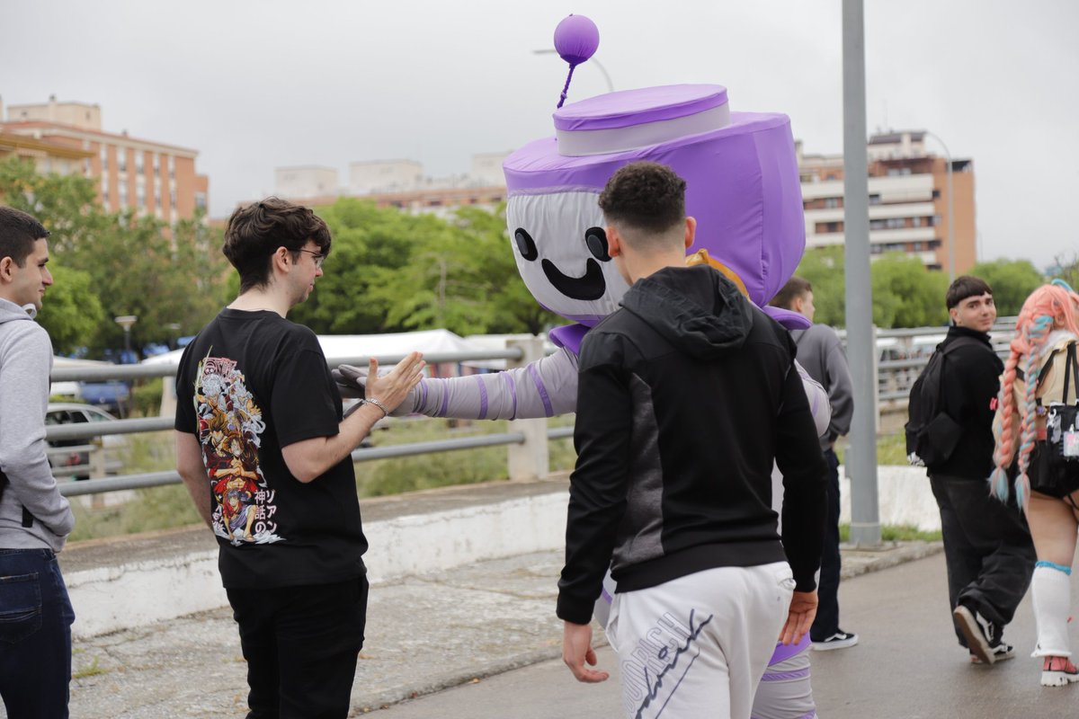 FicZone tweet media