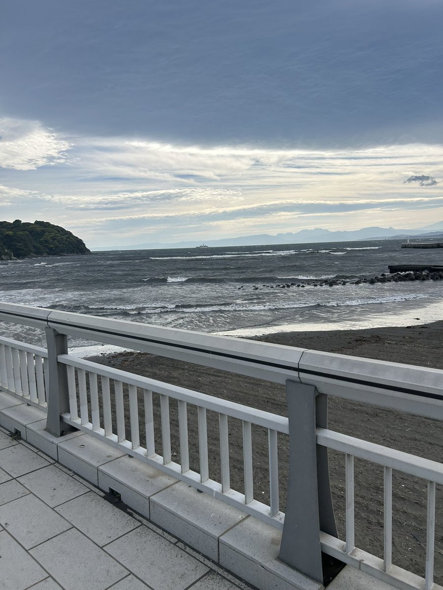 kitigai09155's tweet photo. 江ノ島行ってきたけど、風強すぎて砂が痛かった。 https://t.co/jdRdEHeve9