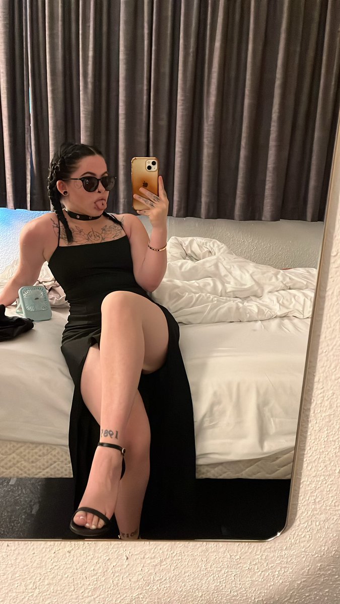 Geldherrini2's tweet image. Du suchst eine Aufgabe?! Deine Aufgabe ist es dein Konto leer zu machen und meins zu füllen. 😏😈 

#Geldherrin #Zahlsklave #Paypig