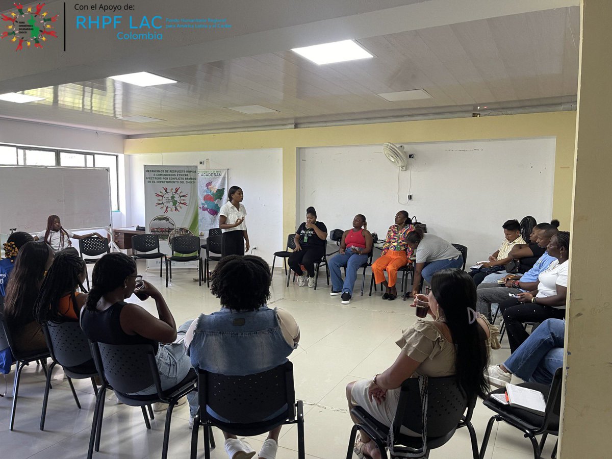 FISCHETNICO's tweet photo. En medio de la crisis humanitaria que atraviesan las comunidades étnicas en el Chocó, seguimos apostándole a lo esencial; cuidar la vida desde lo humano.

Con actores clave y primeros respondientes en las emergencias  como lo son las personerías municipales, enlaces de víctimas y líderes y lideresas comunitarias desarrollamos el Taller de Primeros Auxilios Psicológicos, como una acción concreta de fortalecimiento de capacidades para la atención en contextos críticos.

En escenarios donde la violencia, el confinamiento y la incertidumbre afectan profundamente el tejido social, este tipo de acciones son respuesta humanitaria de protección y dignidad.
#RHPF