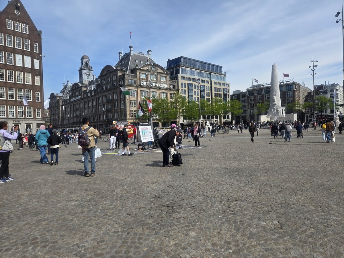 BergsmaGert's tweet image. Mede aanstichter op de #DAM  elke dag zijn gelul wauw niet