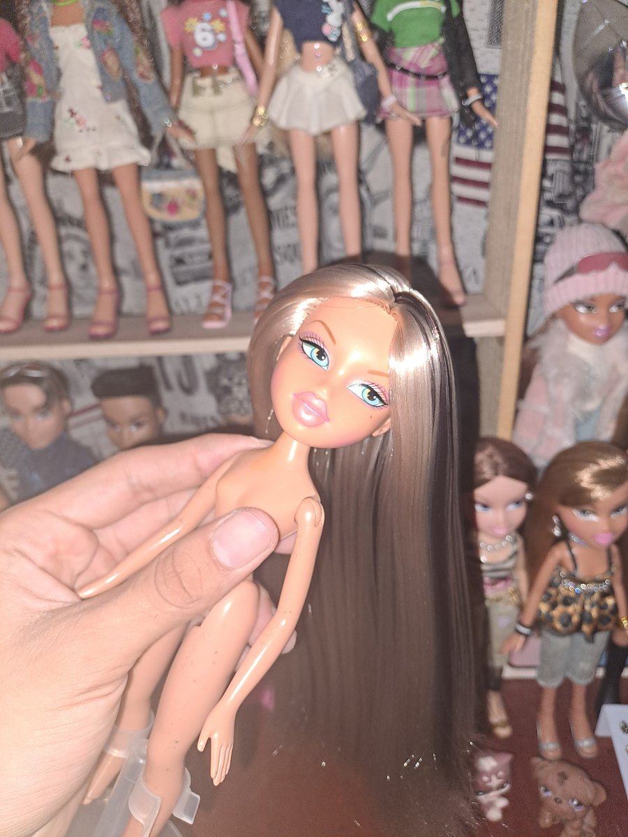 edduaesp's tweet photo. @dollsofplastic I love Yasmin, but I chose to change her hair; the old one was awful. https://t.co/cPSzjeyTai