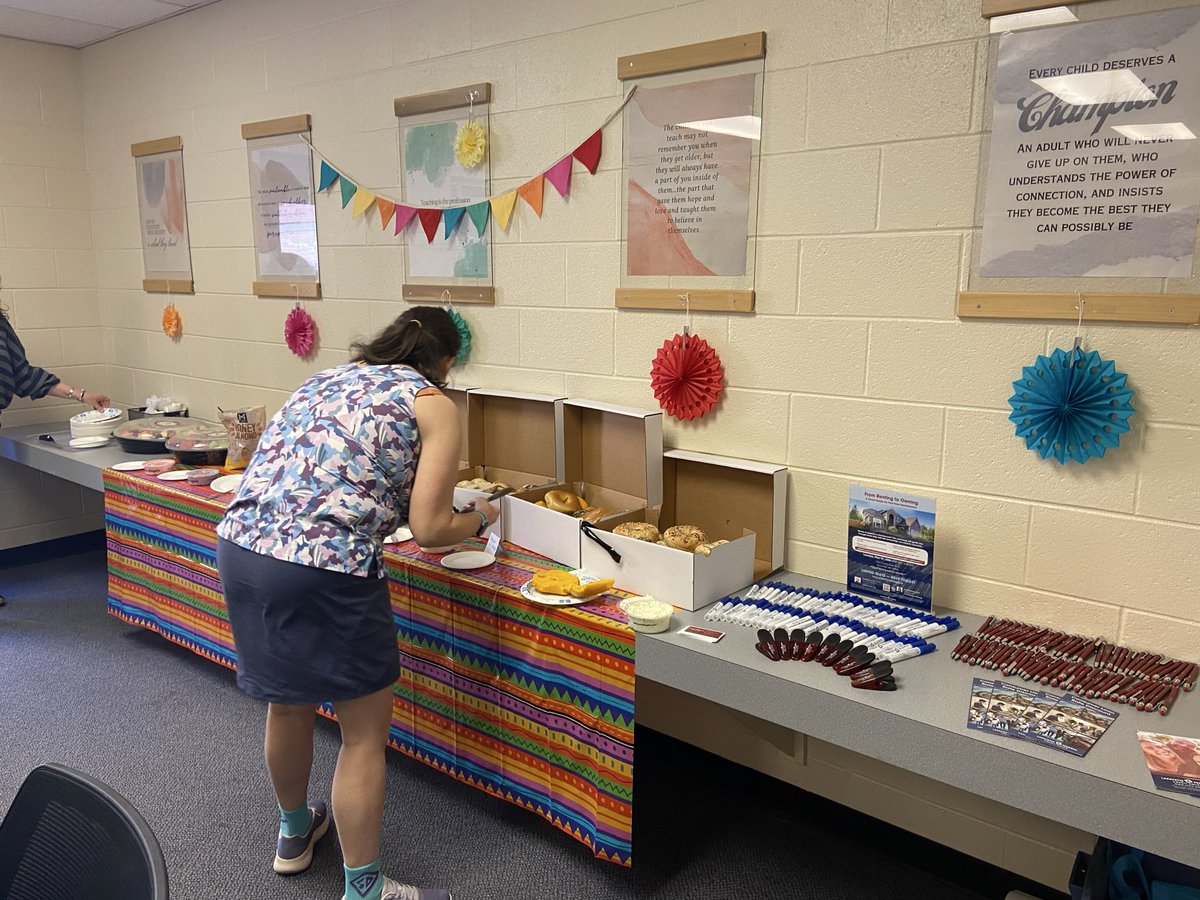 RPES_Heifetz's tweet image. Thank you to Lafayette Federal credit Union for sponsoring this morning‘s staff appreciation breakfast! #CommunityPartnerships 🥯