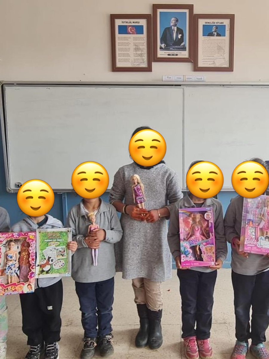 BALehsg's tweet photo. Beyoğlu Anadolu Lisesi, 23 Nisan Çocuk Bayramı kapsamında Siverek Ekinci İlkokulu öğrencilerine hediyeler ulaştırarak paylaşma ve dayanışmanın güzel bir örneğini sergiledi. #23nisankutluolsun 
#kardeşlik https://t.co/1H1KiWyjWE