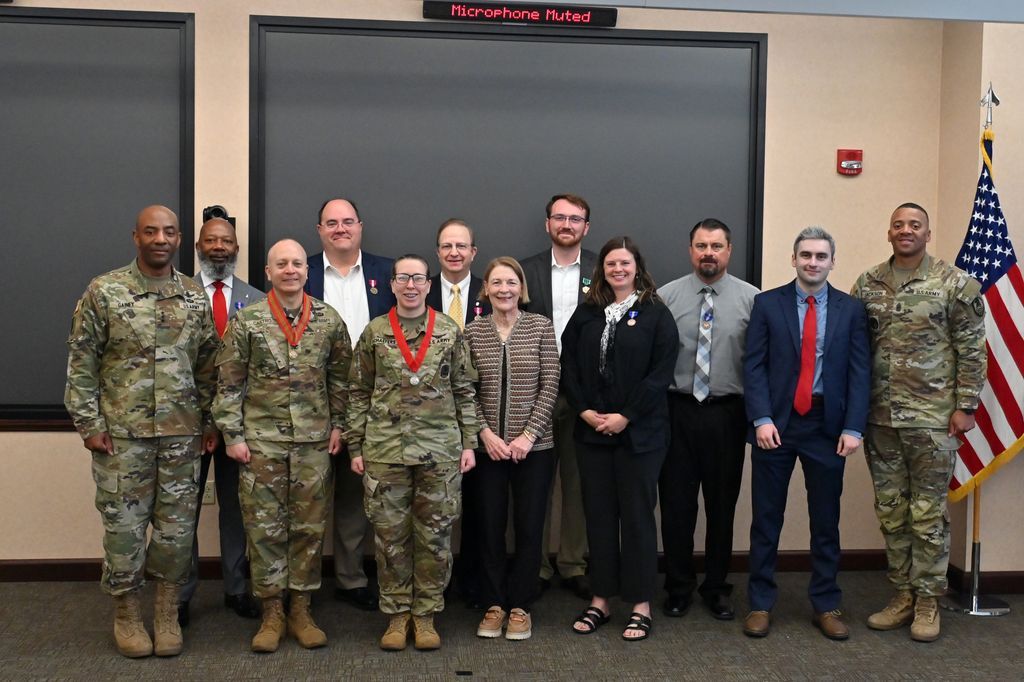 TeamRedstone's tweet photo. During an award ceremony April 27, Lt. Gen. Sean Gainey, commander of Space and Missile Defense Command, recognizes Soldiers and civilians for their hard work and dedication to the command.  

(Army photo by Allen Meeks) 

#RedstoneArsenal #SMDC #ArmyAwards https://t.co/y4xrZjw3Pg