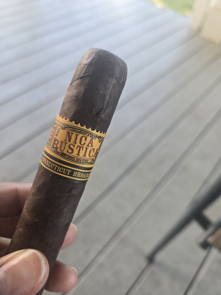 iAmFlair519's tweet photo. Working from home listening to @BustedOpenRadio about to light up ‼️‼️‼️
#BustedOpenCigarClub
#BaltimoreChapter
@davidlagreca1 @bullyray5150 https://t.co/gLIIQmjRKt