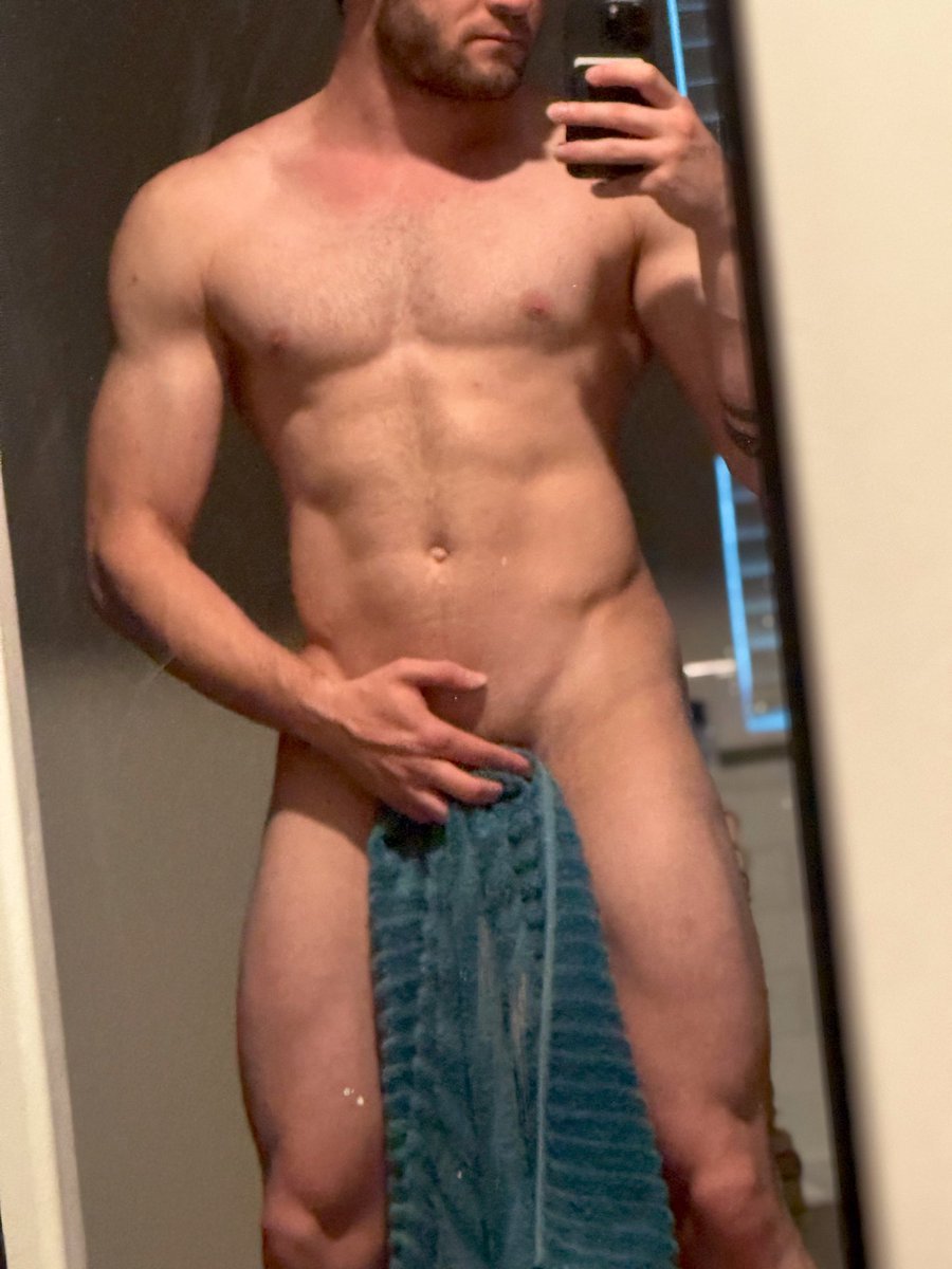 Trophy Boy Twunk tweet media