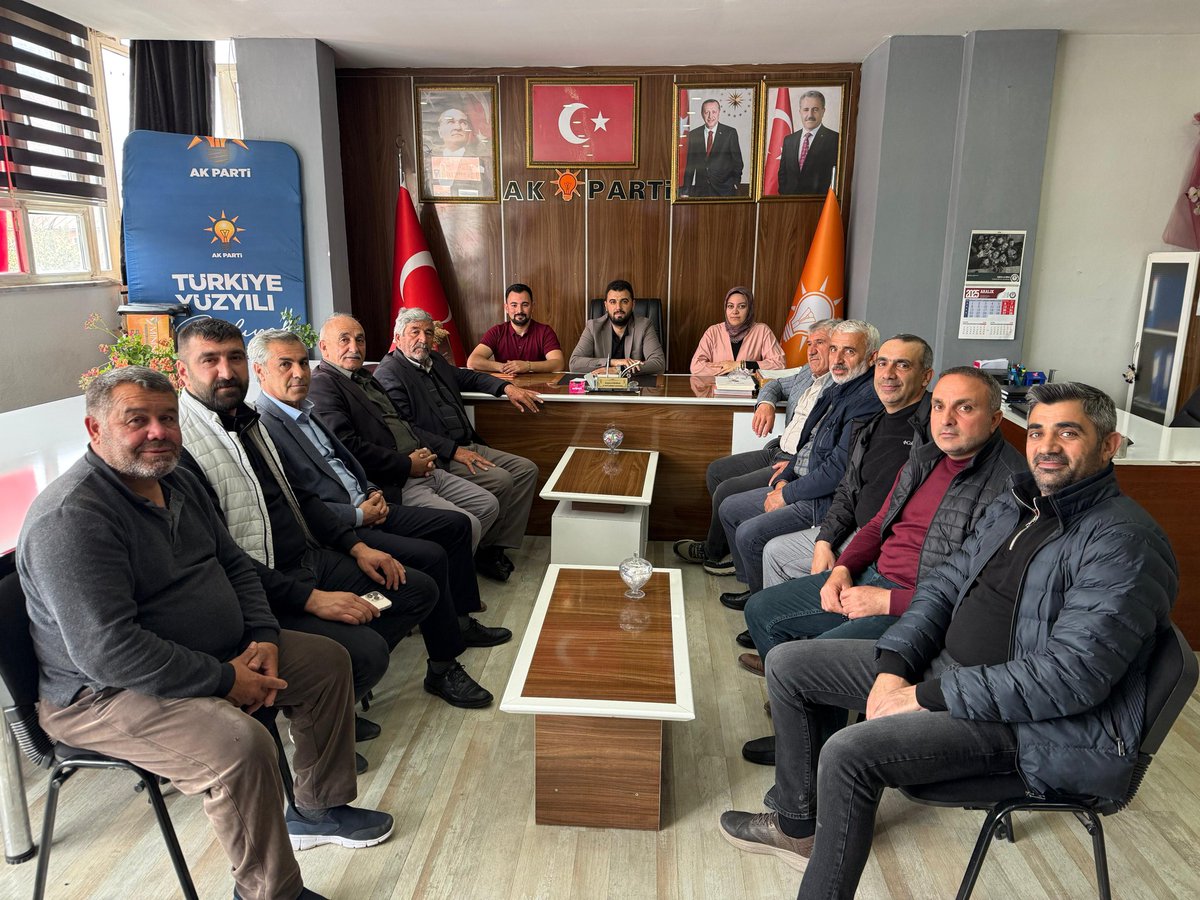 akkadinkagizman's tweet photo. 📍 AK PARTİ KAĞIZMAN İLÇE BAŞKANLIĞI

İlçe Başkanımız Sn.İbrahim EYİDOĞAN Başkanlığında

Haftalık olağan Yürütme ve istişare toplantımızı gerçekleştirmiş bulunmaktayız.
Alınan kararların Hayırlara vesile olmasını temenni ederiz. https://t.co/FEt5nmOEgg