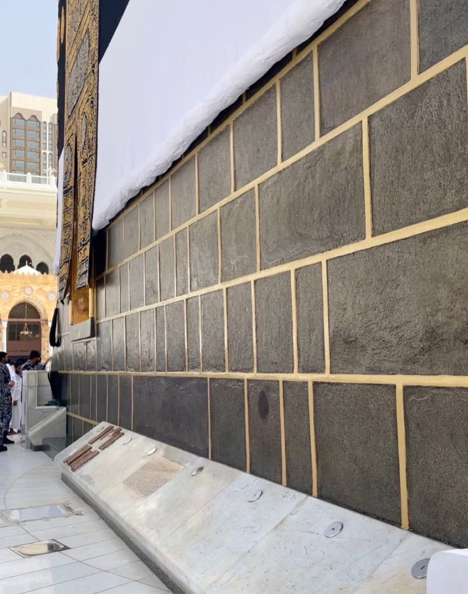 roz_ktk's tweet image. The wall of Kaaba 🕋🤲

#makkah #reels #foryou #explorer #virals