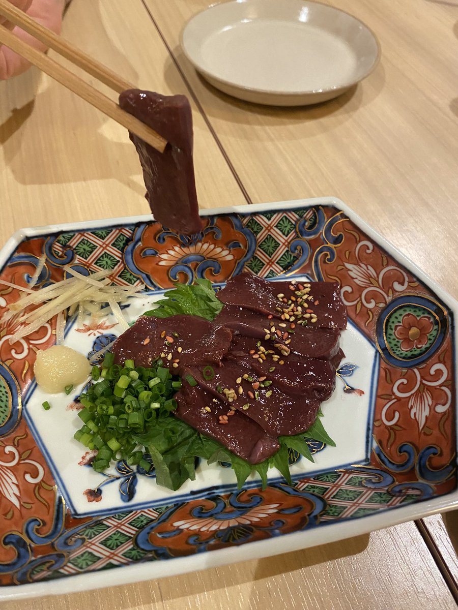 taityo03092's tweet photo. 路地裏のサニー@鶴見
馬レバ刺し
安心の合法レバ刺し
激馬過ぎて優勝
#路地裏のサニー　#鶴見 https://t.co/wFsJxfhUZ8