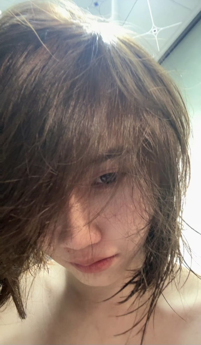 SheilaBank7509's tweet photo. 长发已剪、因为洗发水太贵、、听说头发太长会吸收身体的养分、我想还是把营养留给产奶吧、、🍎🍎#短发 #男娘 #小楠梁 https://t.co/bjLlVzplPs
