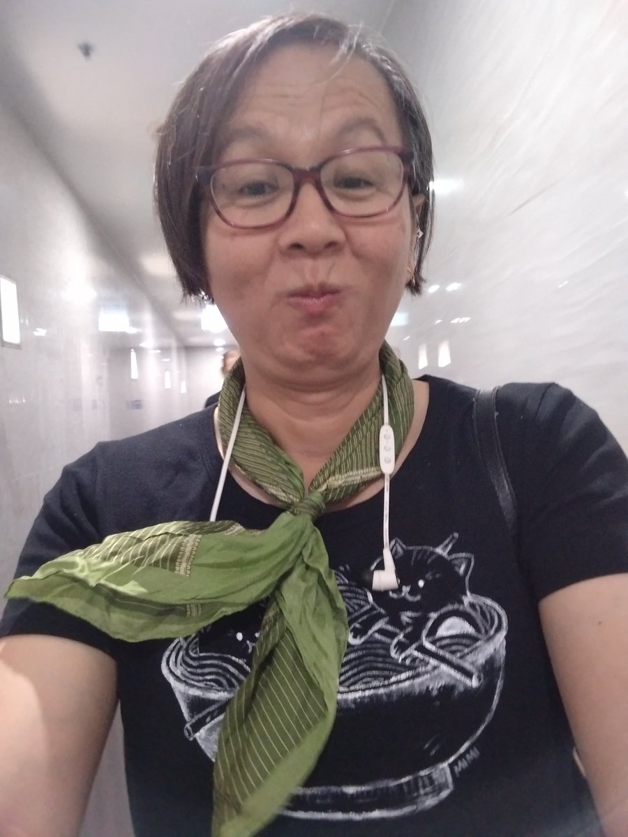 Scarf queen tweet media