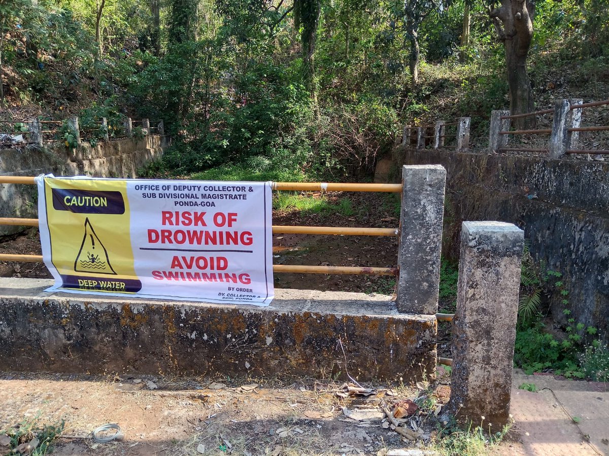 Coll_SouthGoa's tweet image. With the onset of the monsoon, as a precautionary measure, safety banners indicating ⚠️“Risk of Drowning” have been installed by order of the Deputy Collector, Ponda, to alert the public and tourists to avoid these areas and ensure their safety🚨

#StaySafe
#DrowningPrevention