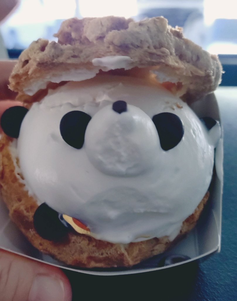 akemln's tweet photo. 元町のエストローヤルさんに行きました
タンタンちゃんのカードも
頂きました🐼嬉しい💞
明日は広島へ行きます🐰 https://t.co/3f2Hu8XArl