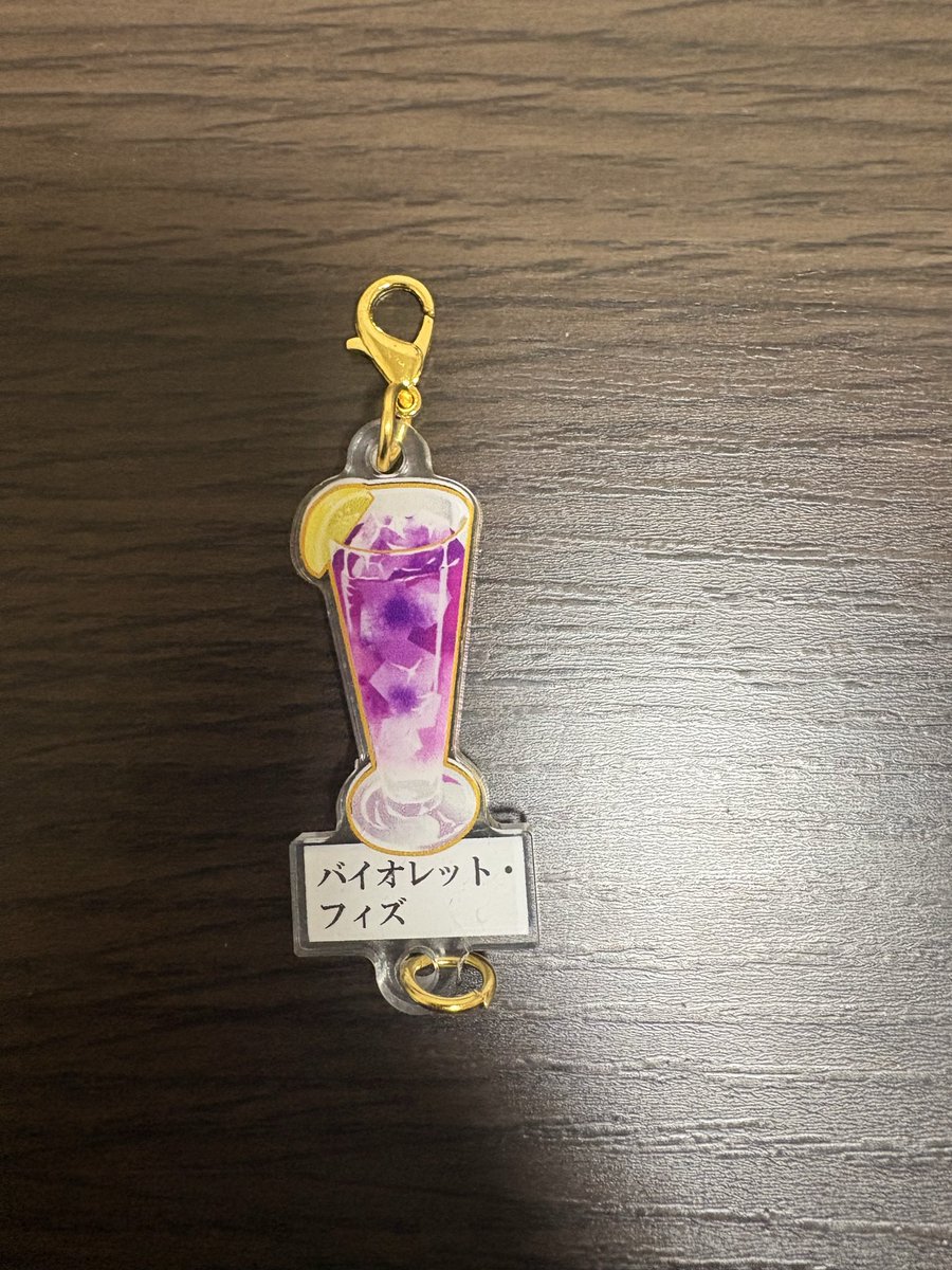 ki7i_h's tweet photo. そういえば、昨日原宿行ってガチャ寄って
ふと見つけて引いたら一発でこれ当てれたの嬉しい。
#VioletFizz
#ストグラ https://t.co/XPjhLkiPue