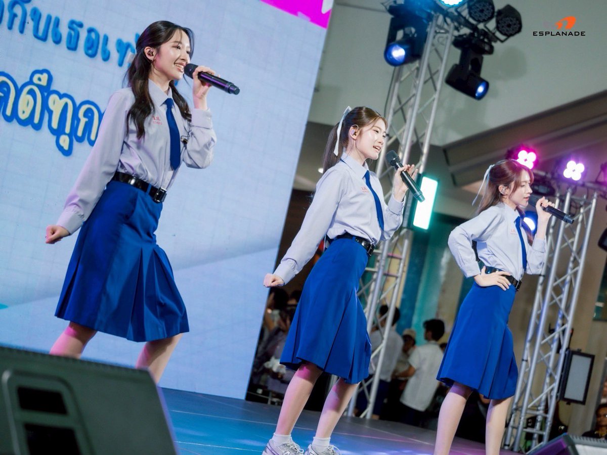 espratchada's tweet photo. ขอขอบคุณ #ClassCrushCrisis ที่มาสร้างสีสัน ที่งาน Esplanade Teen Summer Fest 2026
#ClassCrushCrisisxTeenFest2026
#EsplanadeTeenSummerFest2026
#Entertainmentdestination
#SummerFestAtCentral
#EsplanadeRatchada
#CentralPattana
#เซ็นทรัลพัฒนา https://t.co/l6DUmD14Y4