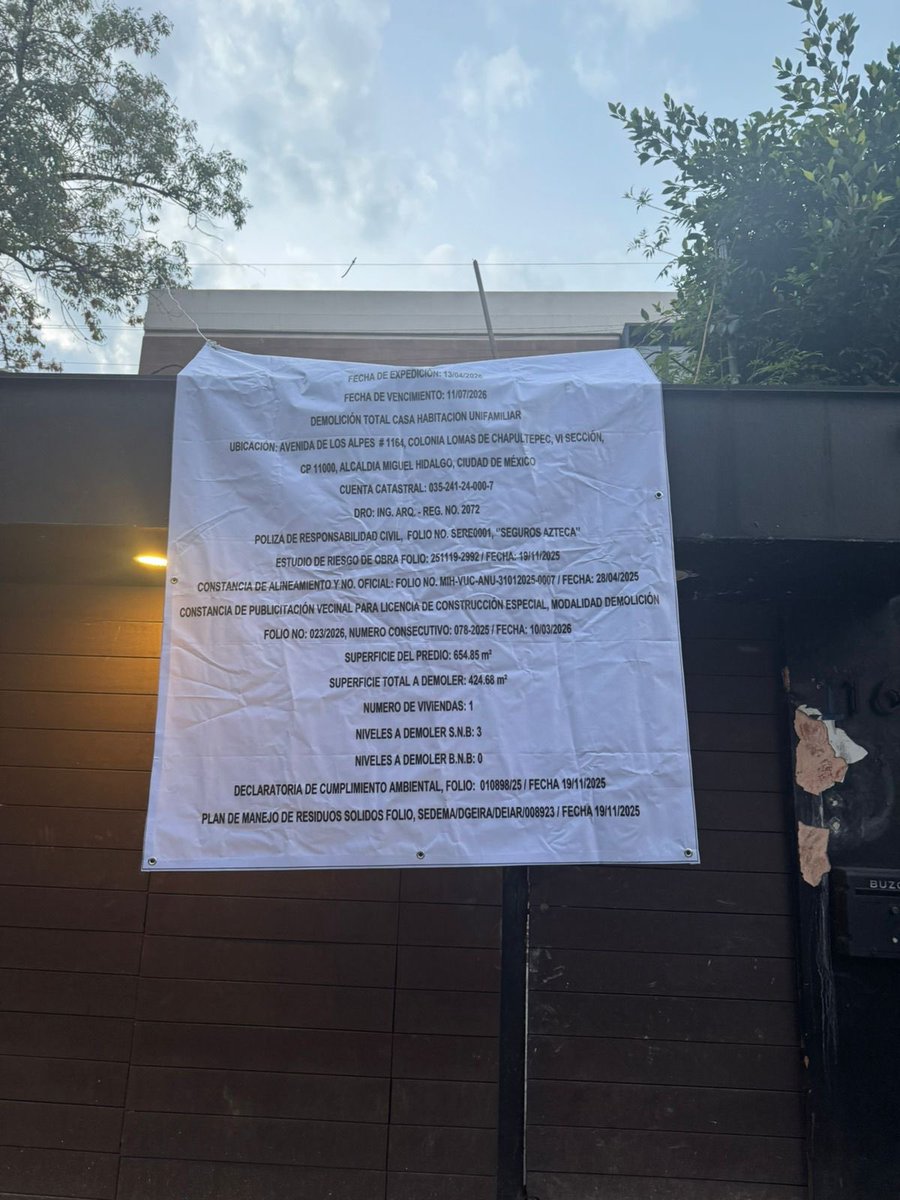 ciudadano_unido's tweet photo. ‼️El problema de ABUSO DE USO DE SUELO CADA VEZ ESTA MAS EXTENDIO, en zona residencial. ‼️despues de MANIFESTAR NUESTRO Hartazgo en REFORMA 935,‼️‼️📌📌 para proteger nuestra comunidad de los abusos de uso de suelo por desarrolladores y 👉👉👉de individuos ‼️‼️#VORACES como @RicardoBSalinas . ‼️🎯🎯
👉Que junto con su esposa. ‼️‼️‼️Se han apropiado de predios que aglutinan PARA Sus ESCUELAS ILEGALES #HUMANITREE , tanto en Caucaso y Alpes, como en Sierra Madre.‼️‼️‼️
👇👇👇
Pedimos a las autoridades @ClaraBrugadaM @metropolimx @GobCDMX @locatel_mx @PAOTmx @SEDEMA_CDMX que se den por enteradas y apoyen a los vecinos, que han ganado amparos previos y que @metropolimx no han querido hacer juicio de lesividad para detener a este infractor . Las autoridades de la @AlcaldiaMHmx @mauriciotabe y @cesar_m_garrido , son sus cuates.
LLEVAN dias DEMOLIENDO ‼️‼️👉👉
Y 📌📌📌HOY APARECIÓ UNA manta DE MANIFESTACION DE DEMOLICIÓN 📌📌será hechiza?⁉️
🤬🤬🤬🤬CUANTO MAS VAN A PERMITIR QUE ESTE DELINCUENTE DE CUELLO BLANCO SIGA BURLÁNDOSE DE LA LEY, DE USTEDES Y DE LOS VECINOS @LeniaBatres @Claudiashein
👇👇👇‼️‼️‼️‼️
Vecinos , un abuso mas de individuos voraces 👇👇que simulan ser enemigos del régimen👇👇👇y que abusan todos los días
@lavozdepolanco @comitehc @cclomaschapulte @colonia_roma @SanenCoyoacan @copaco_san @EnCoapa_ @LomasVirreyes @ColHipodromo1 @CNocheBuenaBJ @irrigationassoc @VecinosLomas @VecinosSurRoma @Tlacopac_Campes @vecinosunidosmx @soytabacalera @LomasReforma @LomasVirreyes @vecinolomas25 @iuscue1 @JosefinaMacG @ursulacamba @haceraprender @Panchita701 @Americagil71 @VillaDeCortesBJ @VictriaL2025 @SissyCana @galovales @americagil @copalomas