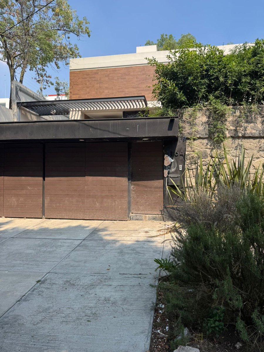 ciudadano_unido's tweet photo. ‼️El problema de ABUSO DE USO DE SUELO CADA VEZ ESTA MAS EXTENDIO, en zona residencial. ‼️despues de MANIFESTAR NUESTRO Hartazgo en REFORMA 935,‼️‼️📌📌 para proteger nuestra comunidad de los abusos de uso de suelo por desarrolladores y 👉👉👉de individuos ‼️‼️#VORACES como @RicardoBSalinas . ‼️🎯🎯
👉Que junto con su esposa. ‼️‼️‼️Se han apropiado de predios que aglutinan PARA Sus ESCUELAS ILEGALES #HUMANITREE , tanto en Caucaso y Alpes, como en Sierra Madre.‼️‼️‼️
👇👇👇
Pedimos a las autoridades @ClaraBrugadaM @metropolimx @GobCDMX @locatel_mx @PAOTmx @SEDEMA_CDMX que se den por enteradas y apoyen a los vecinos, que han ganado amparos previos y que @metropolimx no han querido hacer juicio de lesividad para detener a este infractor . Las autoridades de la @AlcaldiaMHmx @mauriciotabe y @cesar_m_garrido , son sus cuates.
LLEVAN dias DEMOLIENDO ‼️‼️👉👉
Y 📌📌📌HOY APARECIÓ UNA manta DE MANIFESTACION DE DEMOLICIÓN 📌📌será hechiza?⁉️
🤬🤬🤬🤬CUANTO MAS VAN A PERMITIR QUE ESTE DELINCUENTE DE CUELLO BLANCO SIGA BURLÁNDOSE DE LA LEY, DE USTEDES Y DE LOS VECINOS @LeniaBatres @Claudiashein
👇👇👇‼️‼️‼️‼️
Vecinos , un abuso mas de individuos voraces 👇👇que simulan ser enemigos del régimen👇👇👇y que abusan todos los días
@lavozdepolanco @comitehc @cclomaschapulte @colonia_roma @SanenCoyoacan @copaco_san @EnCoapa_ @LomasVirreyes @ColHipodromo1 @CNocheBuenaBJ @irrigationassoc @VecinosLomas @VecinosSurRoma @Tlacopac_Campes @vecinosunidosmx @soytabacalera @LomasReforma @LomasVirreyes @vecinolomas25 @iuscue1 @JosefinaMacG @ursulacamba @haceraprender @Panchita701 @Americagil71 @VillaDeCortesBJ @VictriaL2025 @SissyCana @galovales @americagil @copalomas