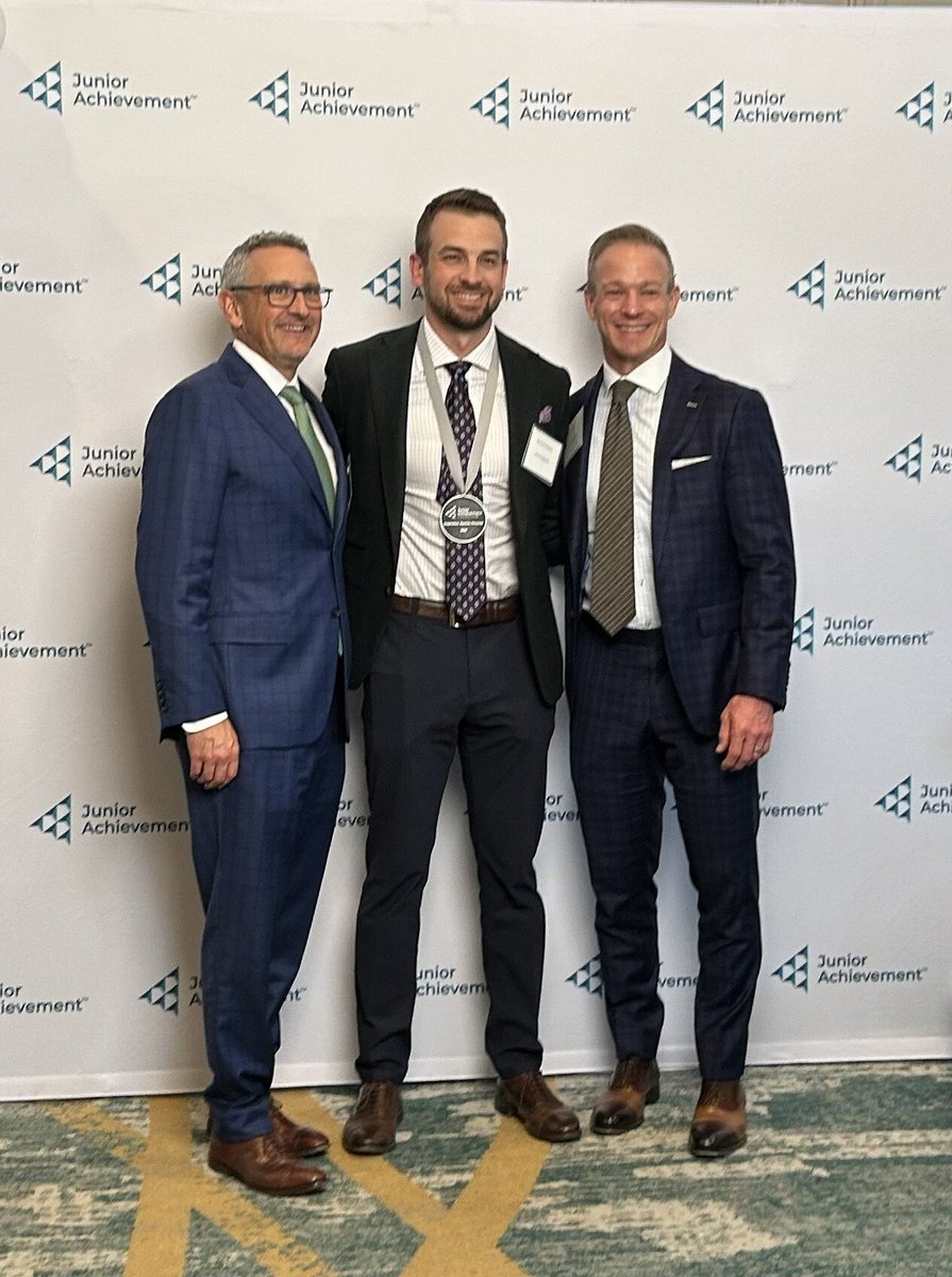 BlueChipPartner's tweet image. Junior Achievement of Southeastern Michigan held their annual awards last week &amp;amp; Matthew Mondoux, CFA, CMT, CFP® was honored as the 2026 Volunteer of the Year. 🙌

#JuniorAchievement #VolunteerOfTheYear #FinancialLiteracy #CommunityImpact