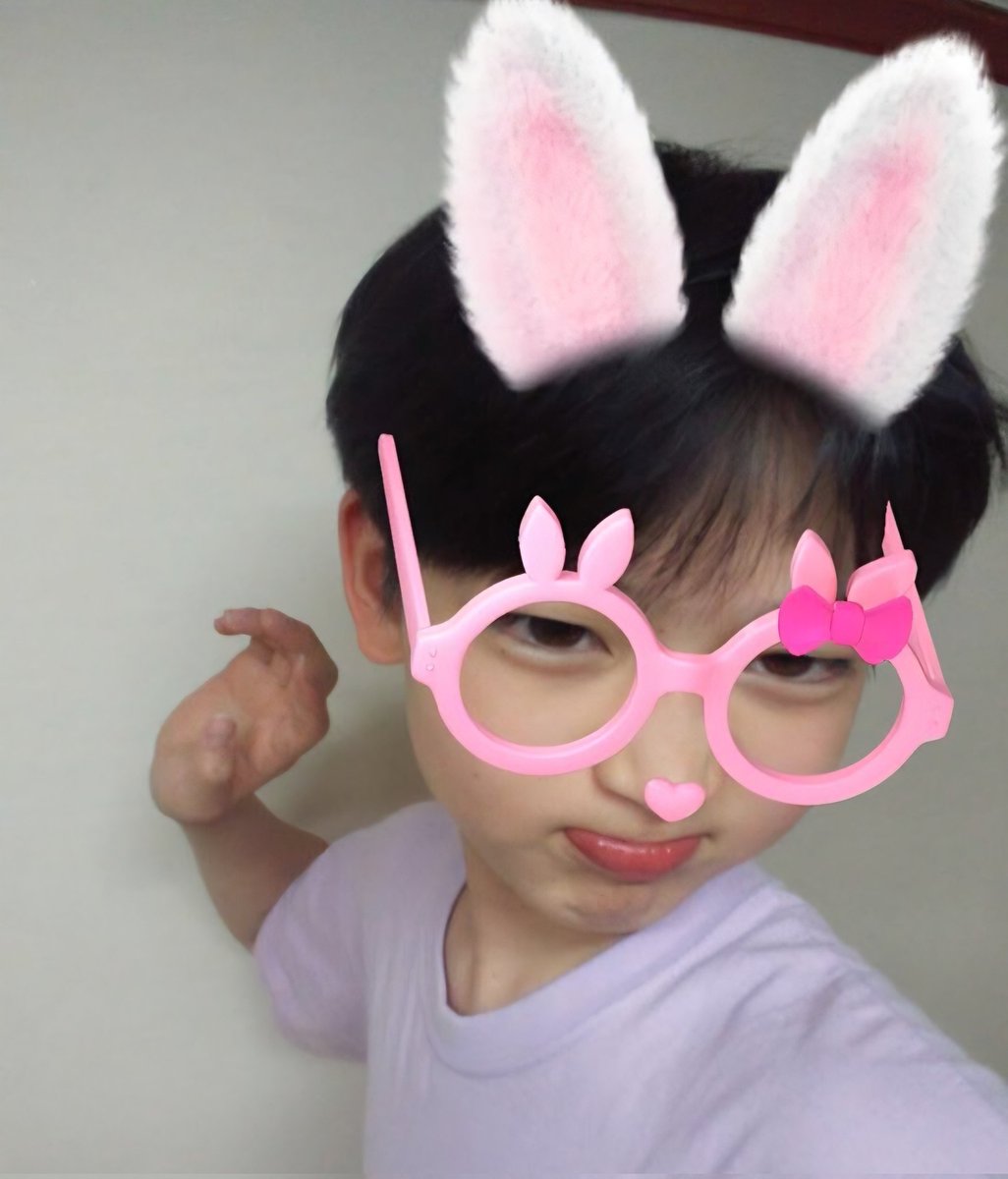 c.elly⁷|.⋆sevEN tweet media