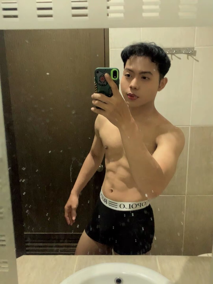 babbyboyp's tweet photo. Bekasi berada 😁 #fypシ゚ #sixpack #abs #bekasi https://t.co/mBby1BfUCf
