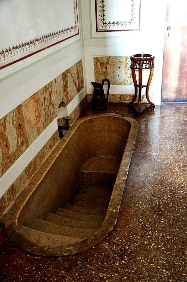 Napoleon's private bathroom, featuring a unique recessed bathtub, located within his apartment at the Villa Pisani in Stra, northern Italy 🇮🇹

Villa Pisani, nestled in Stra, northern Italy, holds a treasure trove of history, art and architecture. Among its many highlights is