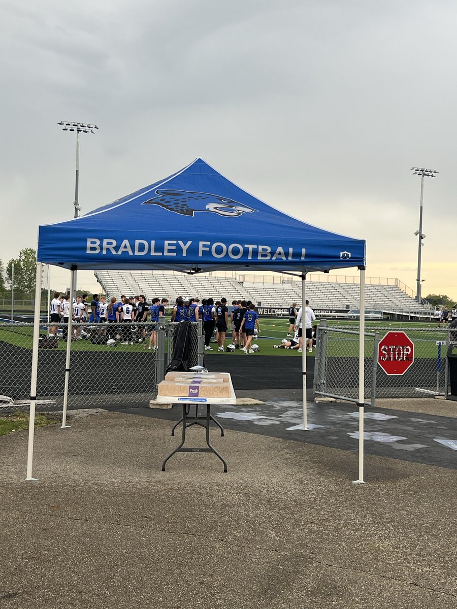 BradleyJaguarFB's tweet photo. Thank you to all of the college coaches that came out to recruit our young men. Multiple offers went out to our players. Congratulations! https://t.co/wLCvzlnzsK