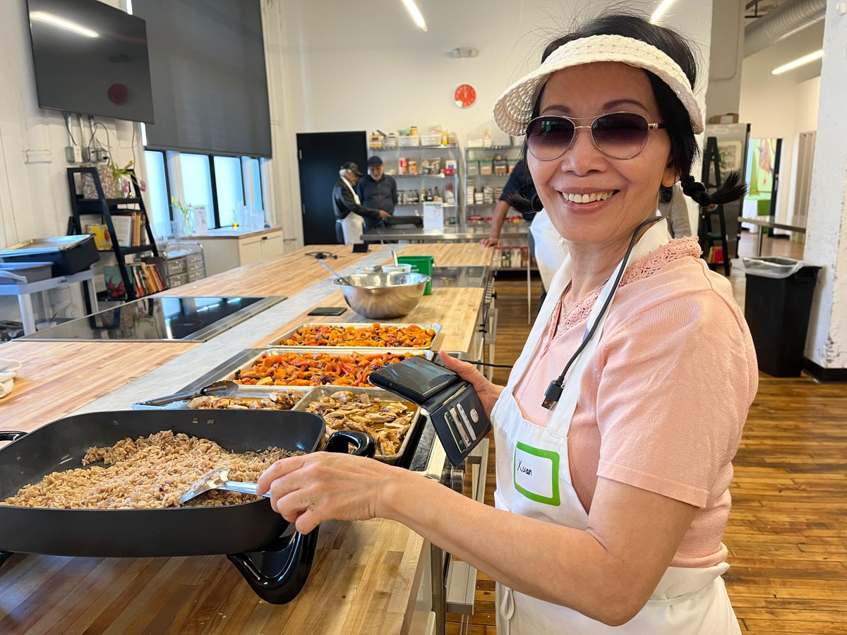 AFAHO's tweet photo. Last month, we had a lovely little gathering at the @vetricommunity Kitchen with our Adult Education students and William from Refugee Health Partners! https://t.co/PJG6ey1XES