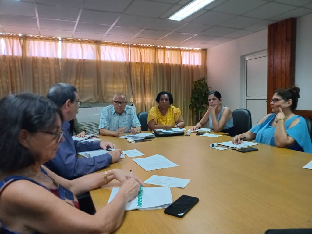 En desarrollo en la <a href="/UCMPinardelRio/">Universidad de Ciencias Médicas de Pinar del Río</a>  Reunión de Comisión de Cuadros, donde se hace evaluación de las reservas de cuadros de la Vicerrectoria Académica.#CubaPorLaVida #PinardelRío <a href="/GuillermoL80426/">Guillermo Luis Herrera Miranda</a>