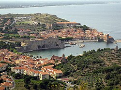 CLL49's tweet image. Post-scriptum : Quelques images/#Photos supplémentaires de Collioure
1 Localisation de Collioure dans les Pyrénées-Orientales
2 Vue générale de Collioure
3 Vue du Moulin et du Château depuis la Méditerranée
4 Autre vue du Moulin de Cortina, dit Moulin de #Collioure