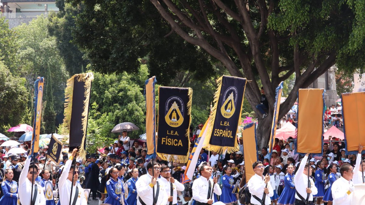 R_AlfredoGP's tweet photo. ¡Puebla se llenó de orgullo este 5 de mayo! 🇲🇽✨
Reconocemos a nuestras maestras, maestros, al PAAE, a las y los estudiantes que participaron con gallardía en el desfile cívico-militar, representando con disciplina, entusiasmo y amor por México el espíritu de esta gran fecha. https://t.co/AjdXSseKSZ