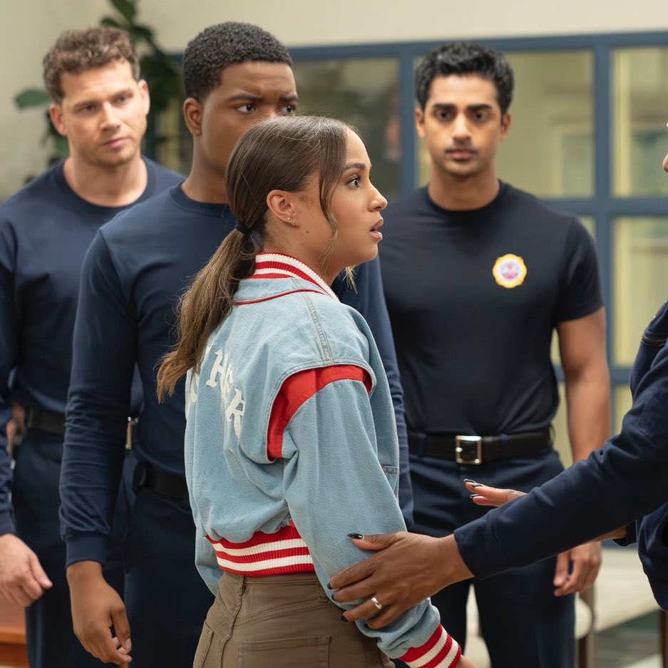 ravibuckleydiaz's tweet image. THE WAY RAVI IS LOOKING AT MAY I CANT 🥺