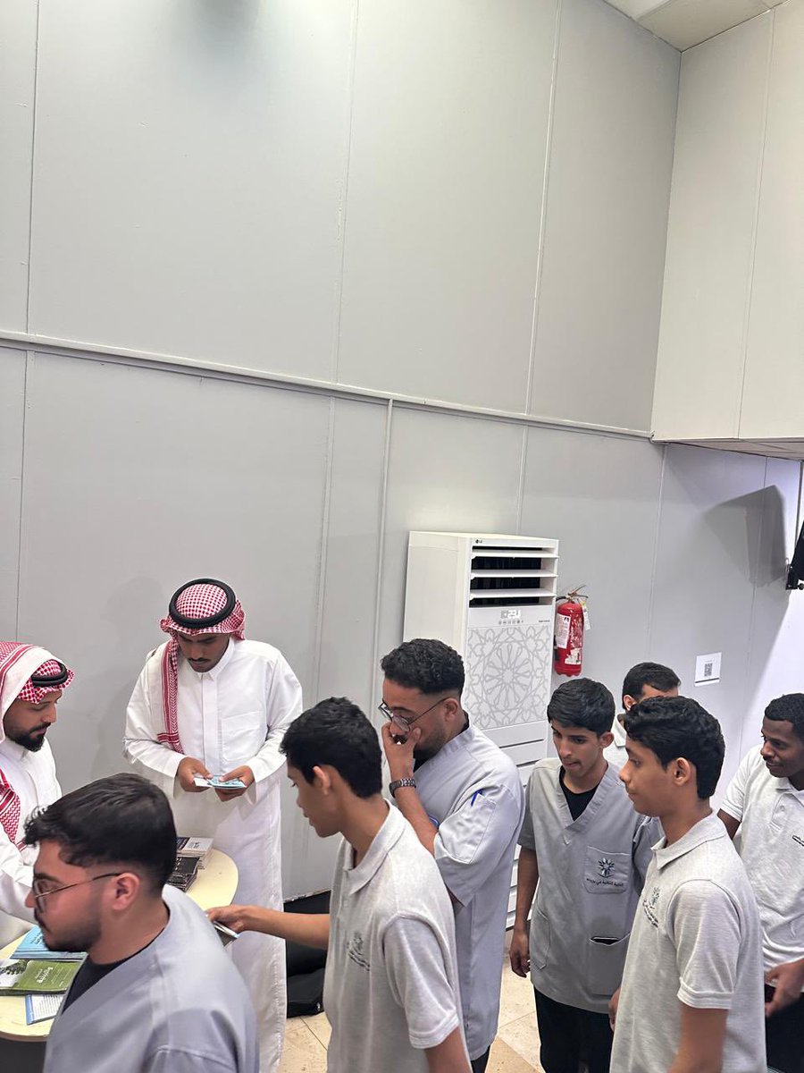 نفذت الجمعية لقاءً توعوياً مع طلاب كلية علوم البيئة ببريدة تحت عنوان أضرار المخدرات وأثرها على العقل، بهدف تعزيز الوعي بمخاطرها الصحية والاجتماعية، ودور الفرد في الوقاية منها وبناء مجتمع آمن.

#أنسام 
#الوقاية_من_السموم