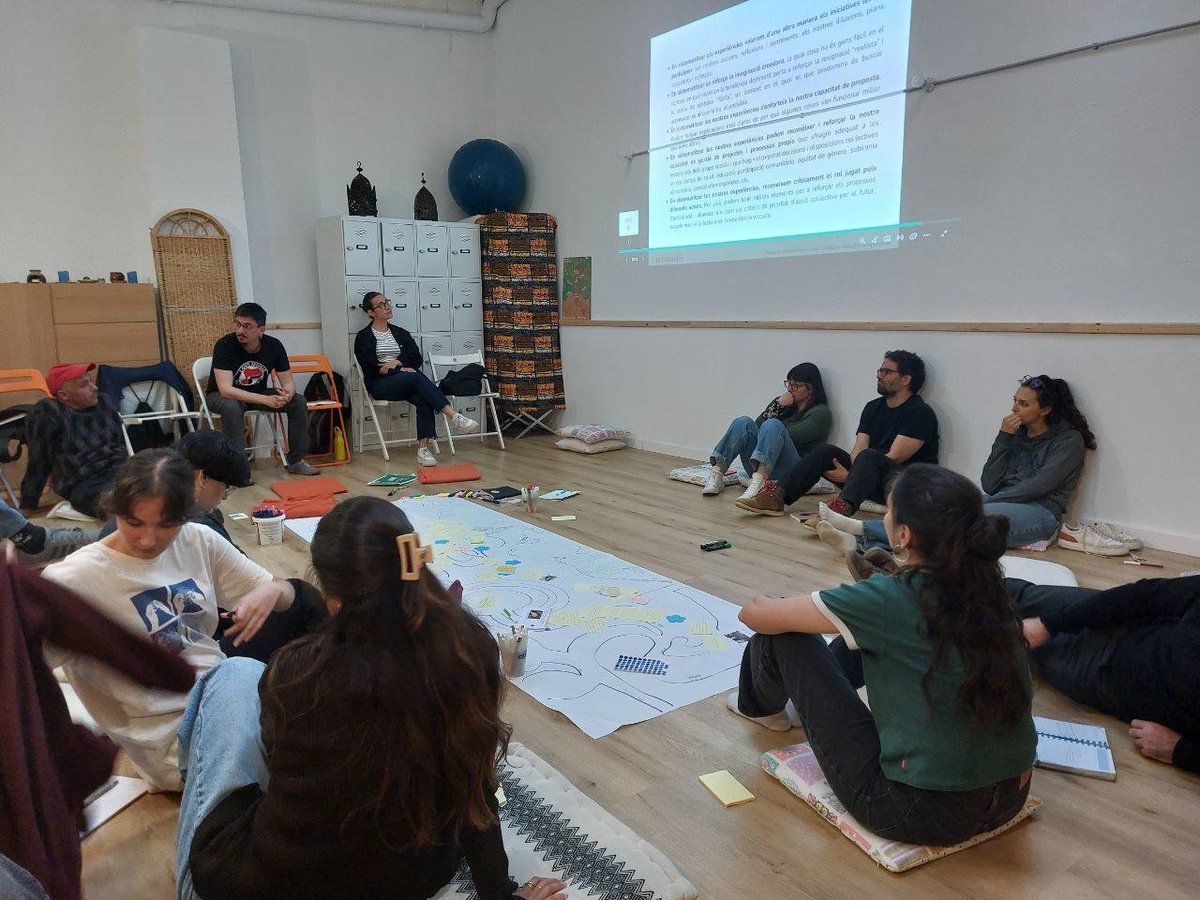 ciutatinvisible's tweet photo. Forjada per l'Educació Popular llatinoamericana, la Sistematització d'Experiències produeix aprenentatges significatius que permeten generar sentit, comprendre i transformar el que vivim.
Al #PostgrauESSCoop en fem tast pràctic de la mà de la Karolyna Núñez d'@Espailatregua🔥 https://t.co/Gfo78qNrZ4