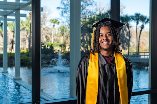 AltEd_OCPS's tweet photo. Congratulations Elijah!! This #UniversalEducationCenter plans to continue working at Universal Orlando and studying at Valencia College.  #AltEdGrads #OCPSAltEdRocks https://t.co/6ZIycTTPwW