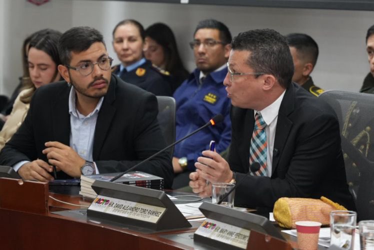 AlejoToroAnt's tweet photo. Aprobado en tercer debate de @Comision2camara el Tratado Constitutivo de Ameripol
Con este proyecto ponemos a la @PoliciaColombia en el centro de los cuerpos policiales de América Latina, y damos paso a consolidar a #Ameripol como la organización panamericana que liderará la lucha transnacional contra el crimen organizado