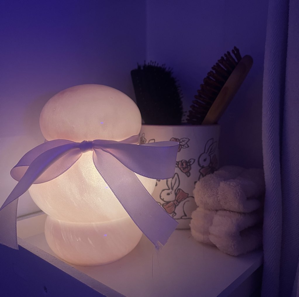mivlogchi's tweet photo. taking the coziest shower eva °‧🫧⋆.ೃ࿔*:･ https://t.co/O5gFsDd1Ua