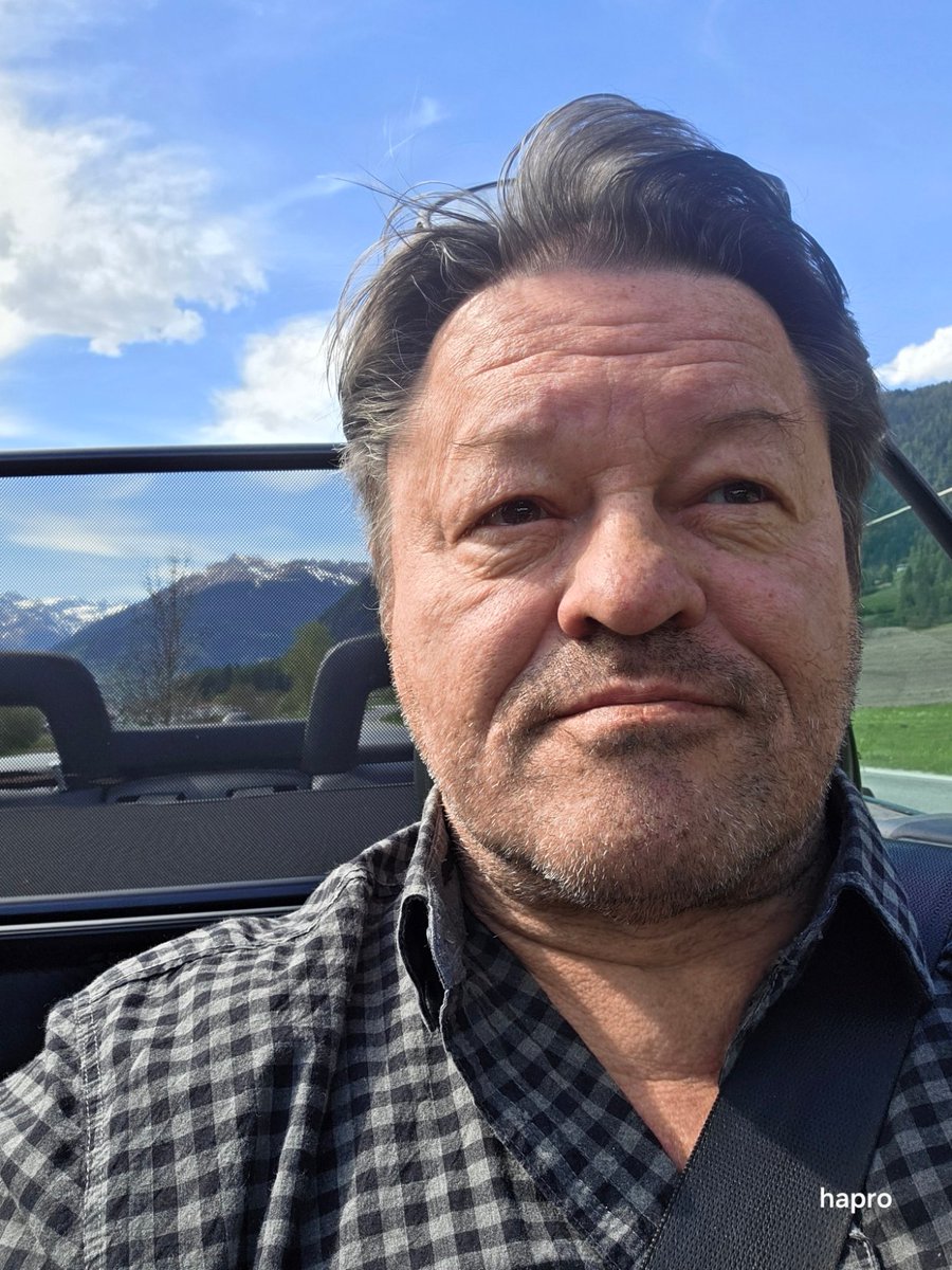 prothmann's tweet photo. Vor Ort vs. Erzählung: St. #Magdalena (Dolomiten)

Medien: „überrannt, Chaos“
Realität (mein Eindruck): ruhig, entspannt
Bürgermeister bestätigt: so pauschal stimmt das nicht.

Wie werden aus Einzelfällen Narrative?

#Journalismus #Medienkritik #Overtourism #südtirol https://t.co/gVFmh7JgmO
