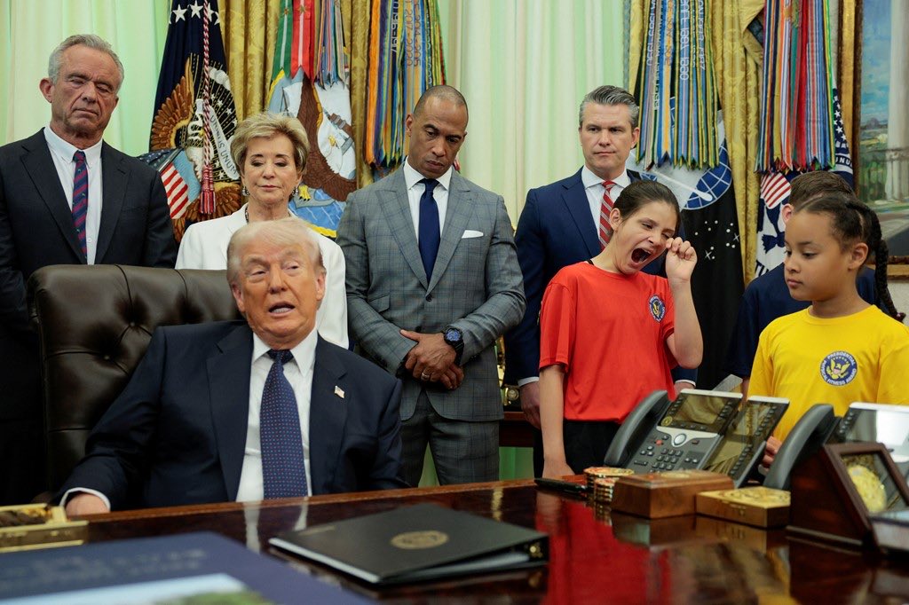 ChrisGreenwood_'s tweet image. @realDonaldTrump this kid represents us all. Even @RFKJr_Official fell asleep #potus #umerica