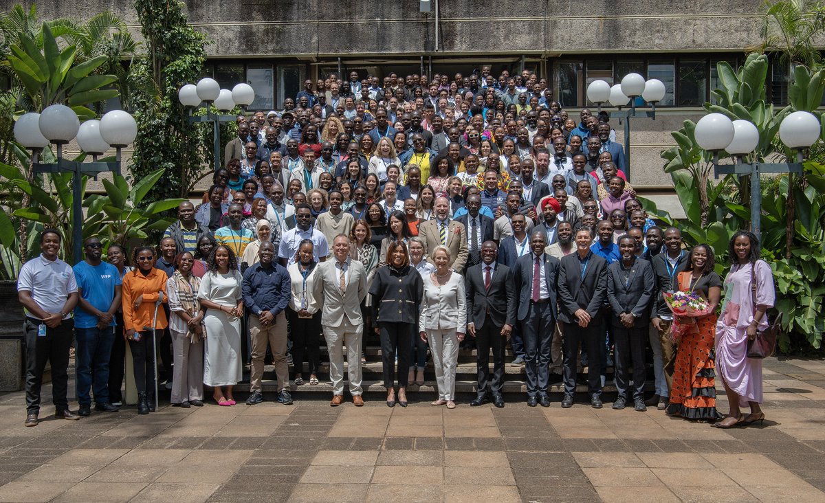 Ericperd's tweet photo. Moments like this matter.

Our all-staff meetings are a chance to reconnect and celebrate years of service through our pin ceremony.

This one stood out as we personally welcomed @WFPChief to #Nairobi and expressed our appreciation for her leadership and commitment. https://t.co/mn2KTtefuq