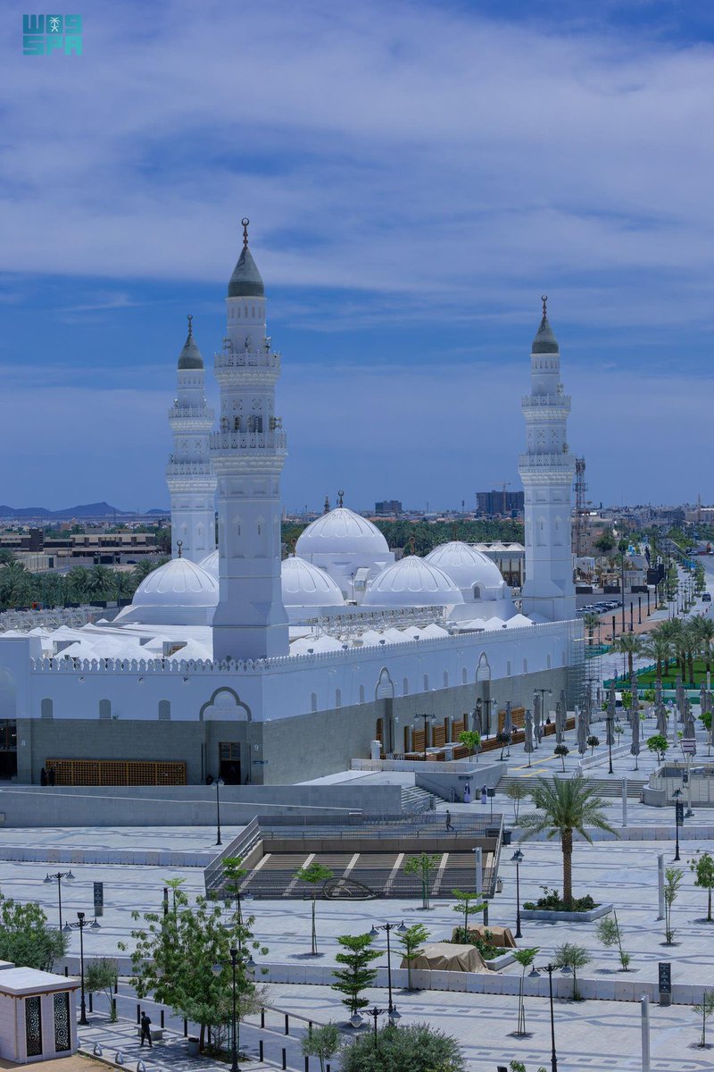 Medinah_Live's tweet photo. بين زرقة السماء وبياض المآذن الشامخة، لوحة بصرية متكاملة في قلب طيبة. 

#مسجد_قباء 
#المدينة_المنورة https://t.co/aihSrO3TIv