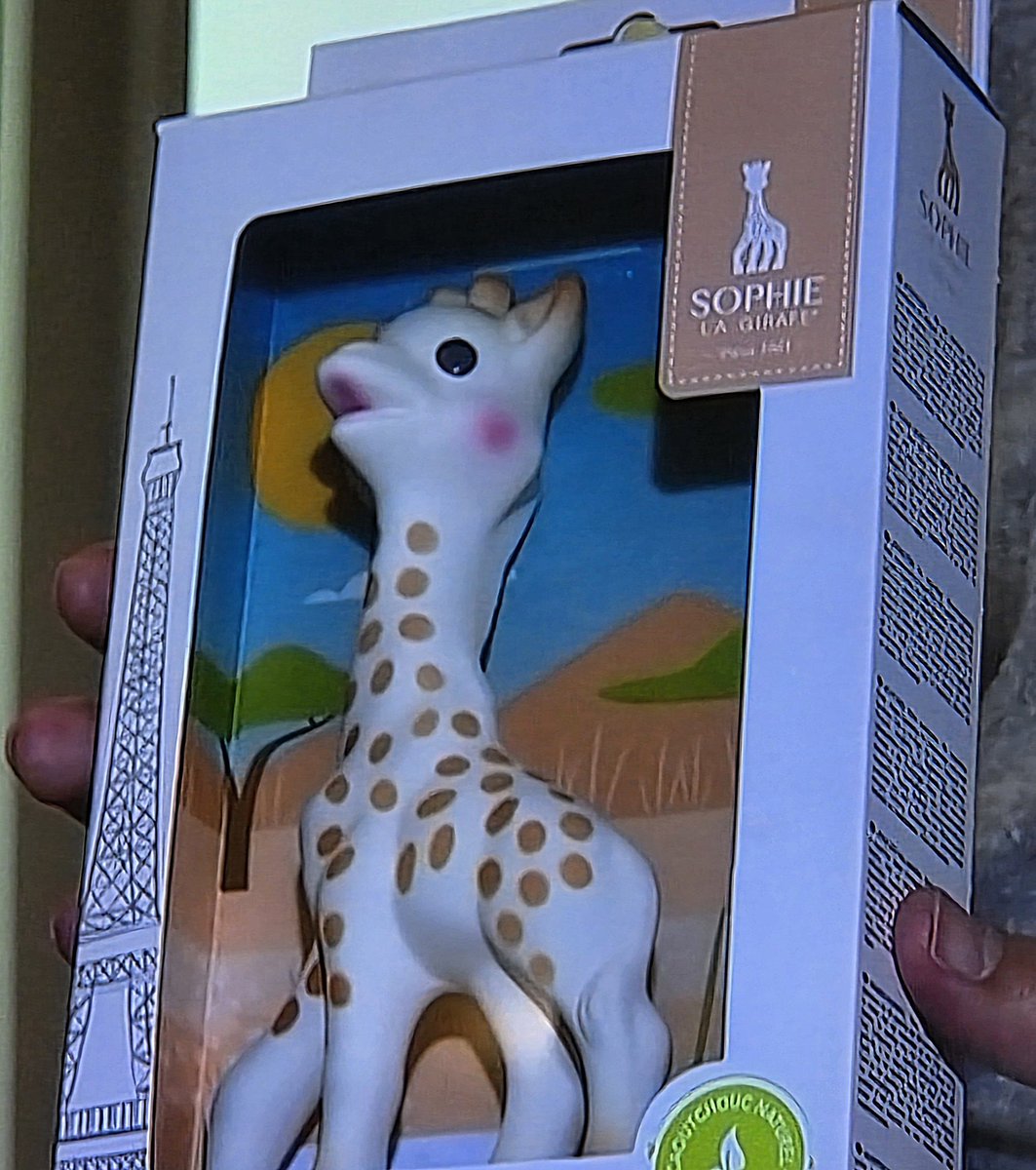 OlivierJorba's tweet photo. #Sophie la #girafe made in #France et in #vosges : on nous aurait menti ? https://t.co/rRqV2dtDYA