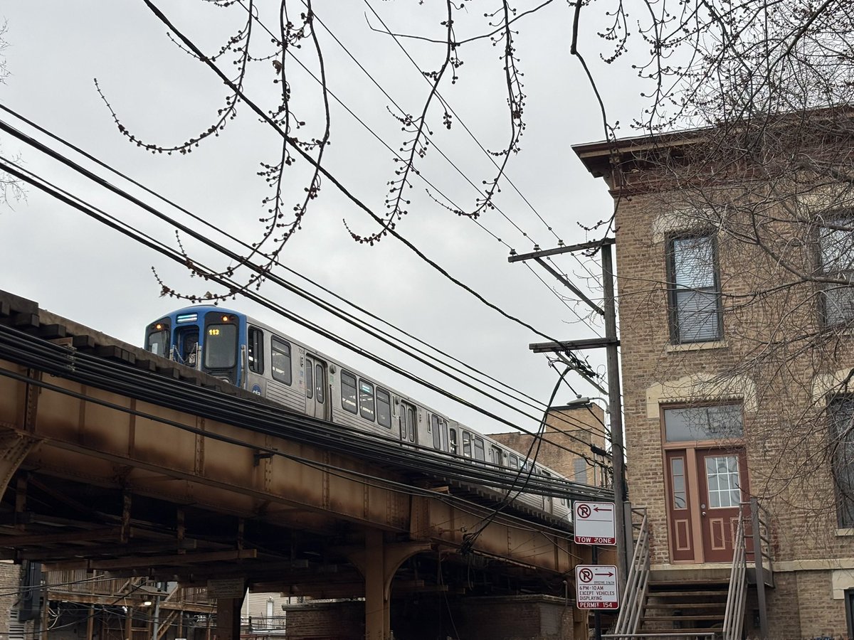 AllesSophia's tweet image. Some recent iPhone shots on my walks around #chicago 

#photo #pics #midwest #urban #city #neighborhood #walking #urbex #transit #street #rail #subway #building #cityscape #historic #architecture #design #graffiti #iphone