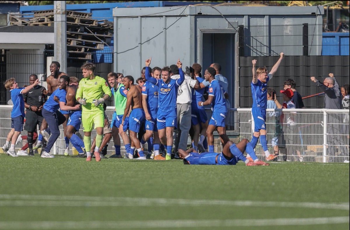 _OfficialAyo's tweet photo. Underdogs all season… nobody believed 📉
We fought. We grafted. We proved them wrong. 📈
Losing playoffs finals on pens 💔… that pain will fuel me.
My brothers and fans 🫶 always.
Manager’s &amp; Chairman’s Player of the Season 🏆🏆🙏 
Rest. Reset. Refocus 🔥 https://t.co/os3MDb06TG